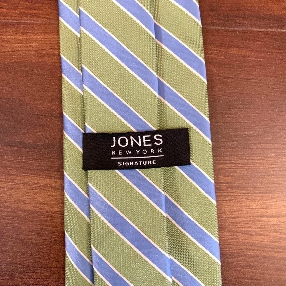 Jones New York pee owned